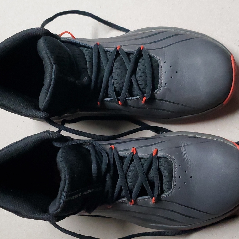 Under Armour size 10 shoes grey with black and red USED
